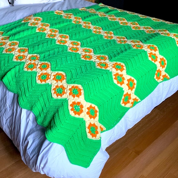 Vintage handmade Crochet throw - Picture 3 of 4
